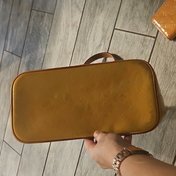 Louis Vuitton Tote Bag - Picture 6 of 16